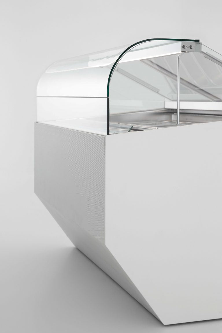 Vitrina de cristal curva Ciam Ciao para 12 sartenes