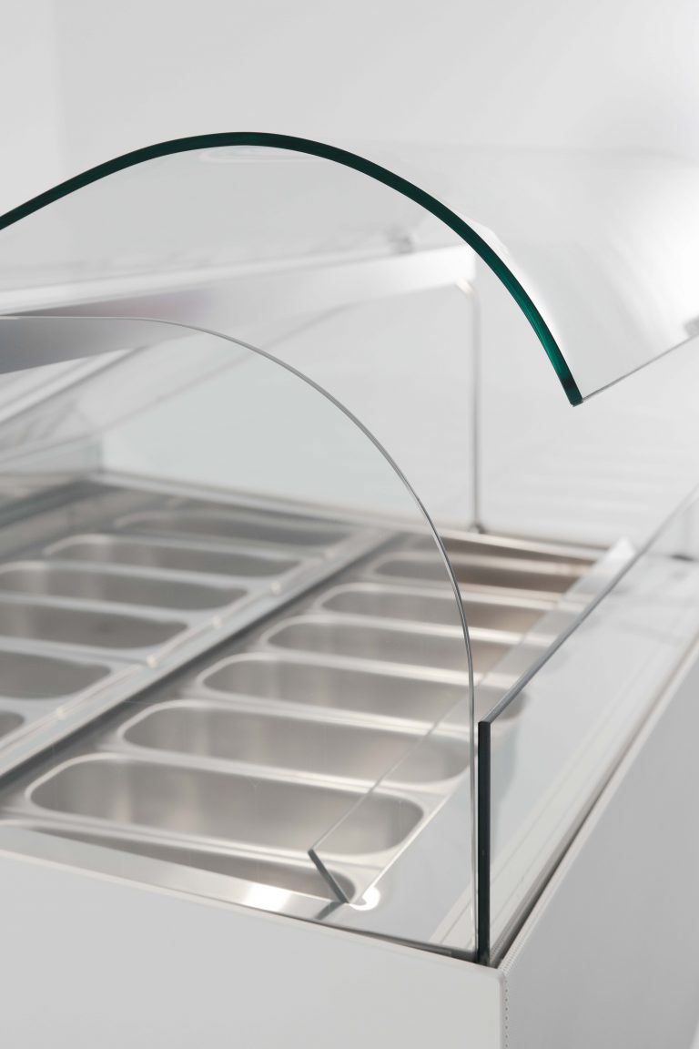 Vitrina de cristal curva Ciam Ciao para 12 sartenes