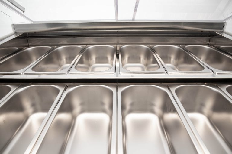 Vitrina de cristal curva Ciam Ciao para 12 sartenes