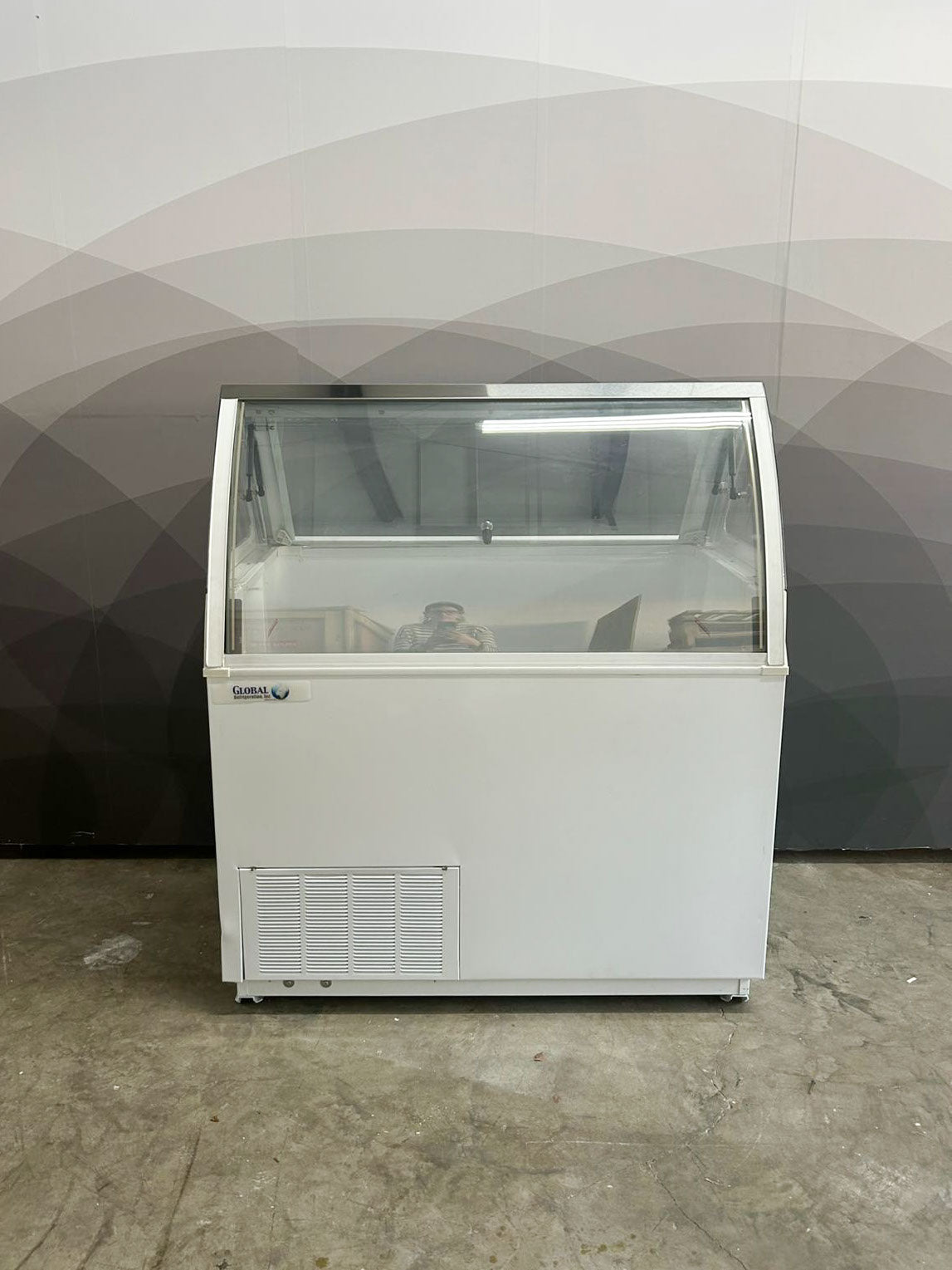 DEMO - Global CKDC47V-Wide VisiDipper - Wide Curved Front Dipping Cabinet- "8 Dip"