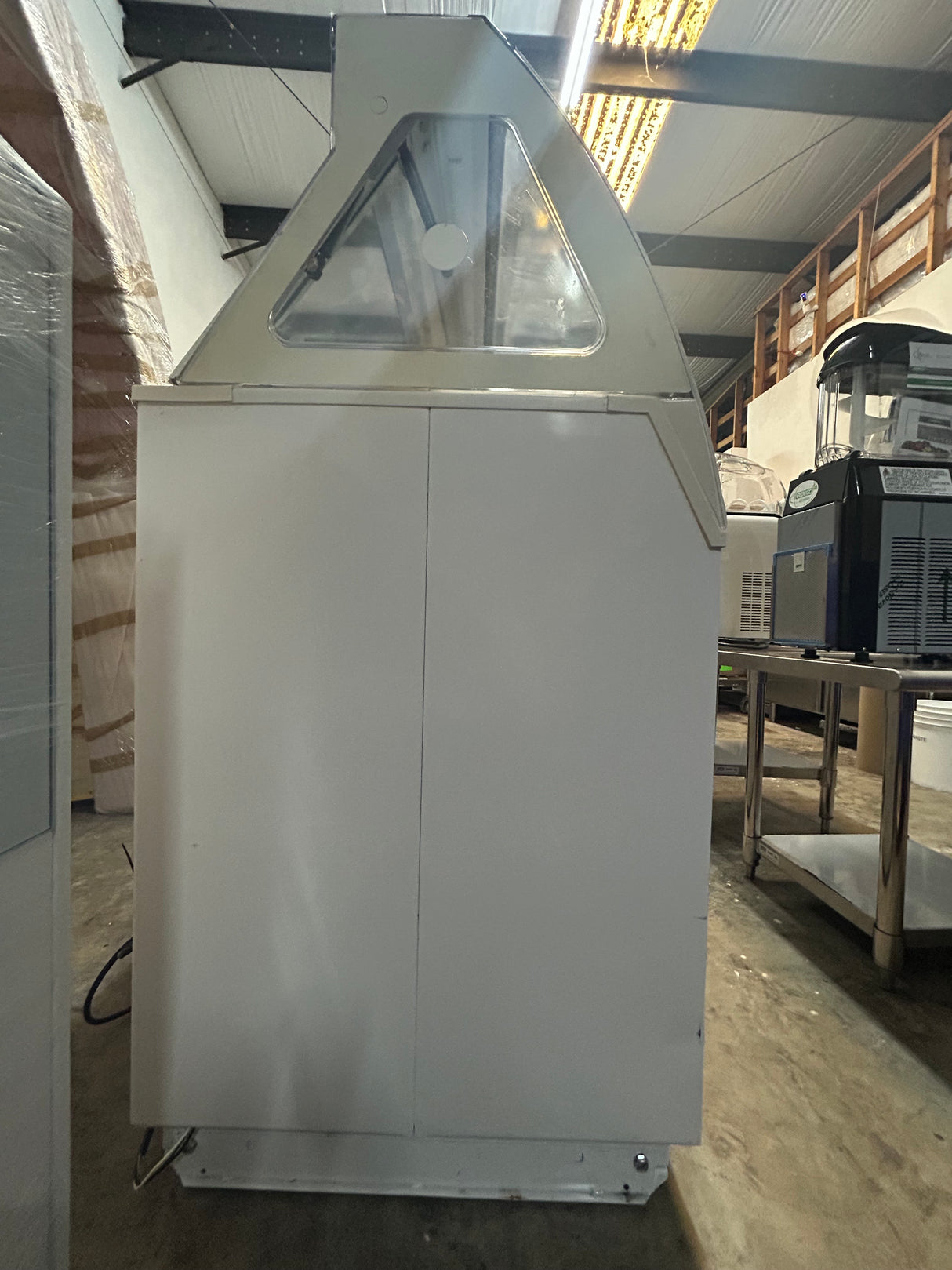 DEMO - Global CKDC47V-Wide VisiDipper - Wide Curved Front Dipping Cabinet- "8 Dip"